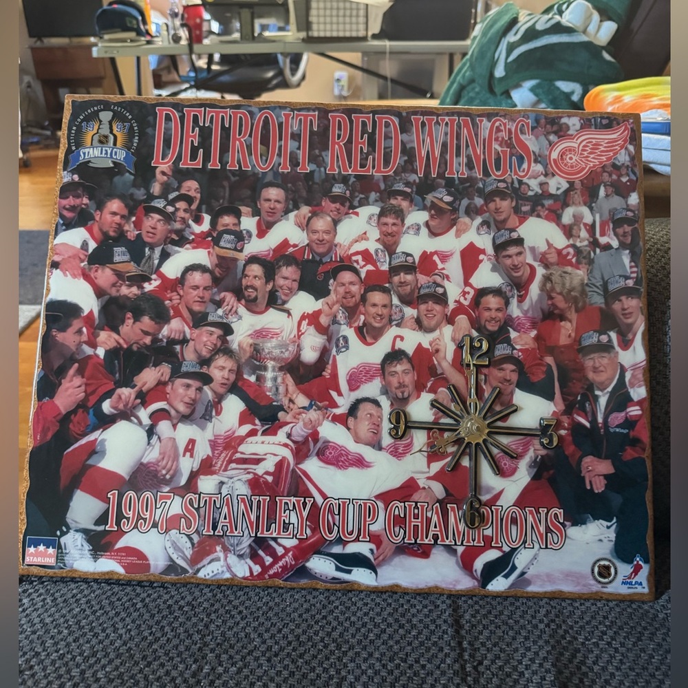 1997 Detroit Red Wings Stanley Cup Champions wall clock
